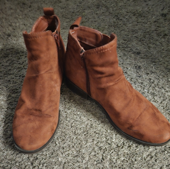 Time and Tru Women's boots - Picture 2 of 3